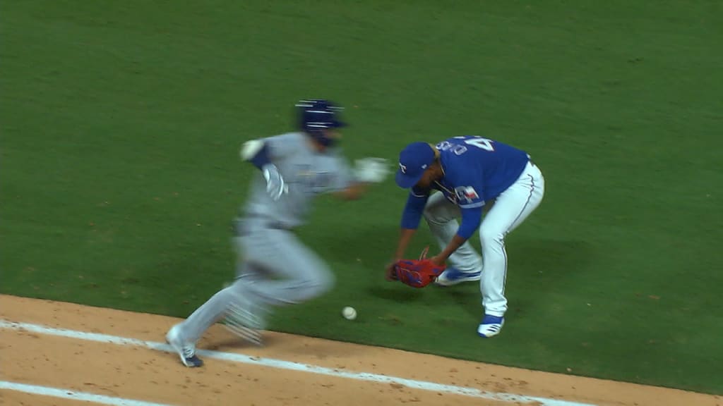 Lowe anota la de irse arriba en la 11ma