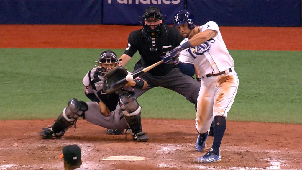 Rays triunfan con hit de Pham en la 10ma