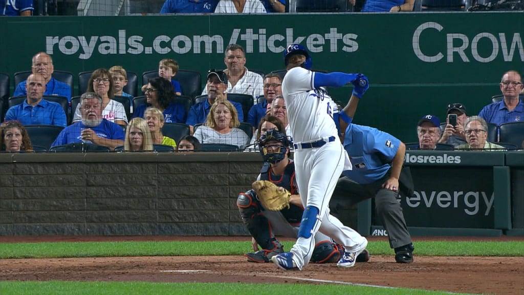 Soler pega su HR 40 de la temporada