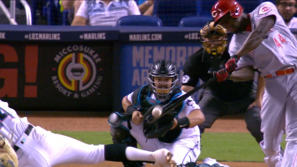 Aquino da HR de dos rayas