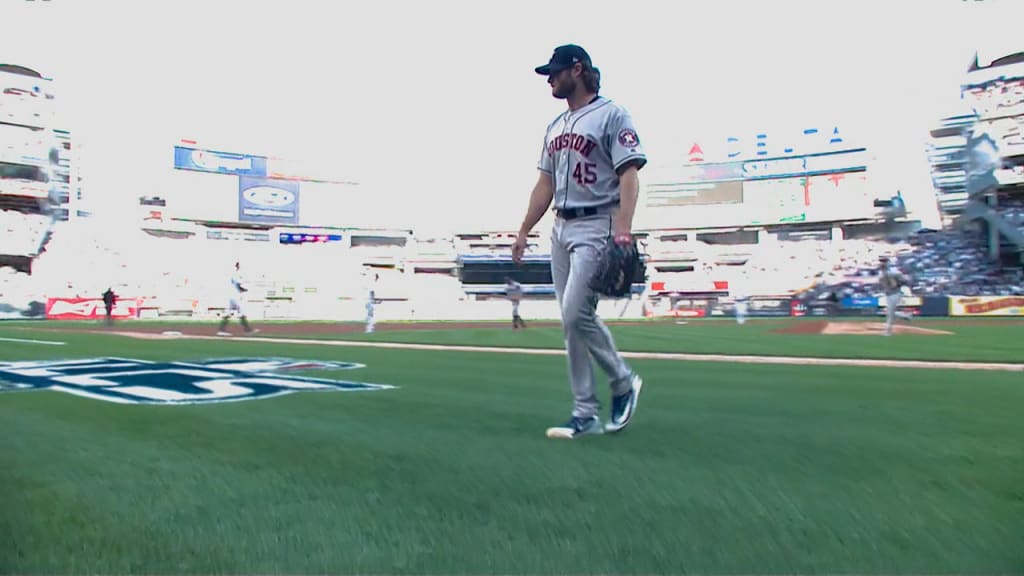 Cole escapa de problemas