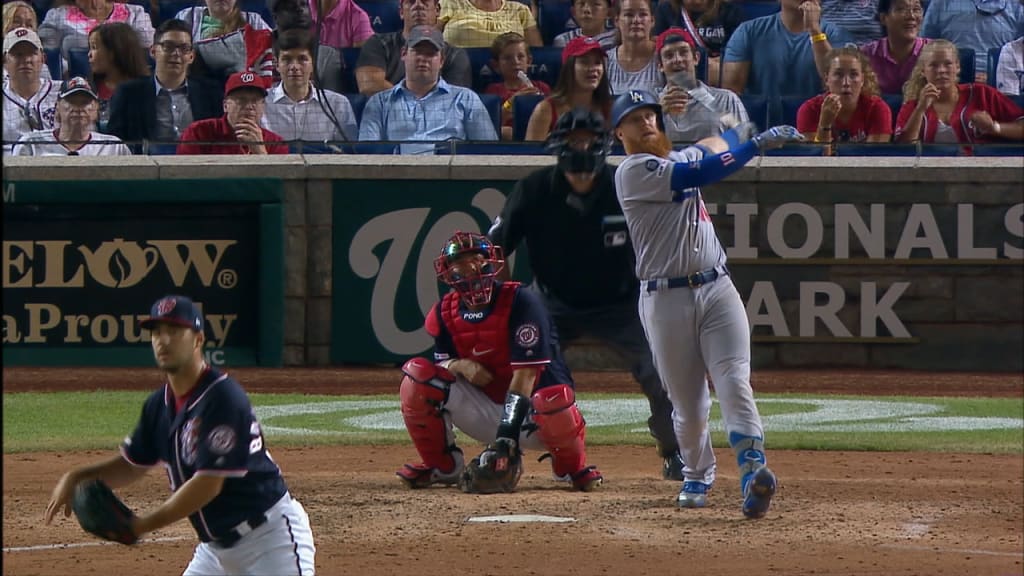 Turner da ventaja con HR de 3 rayas