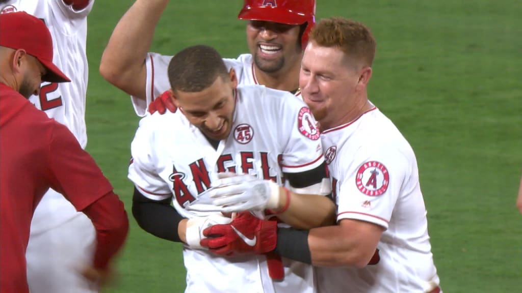 Simmons lo gana en la 12ma