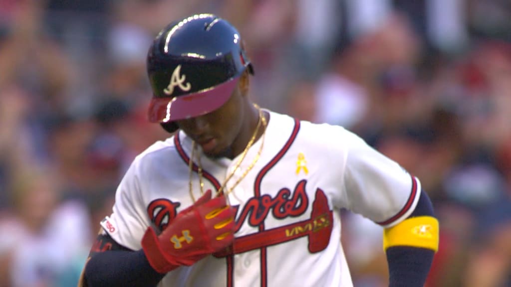 Albies abre con jonrón solitario