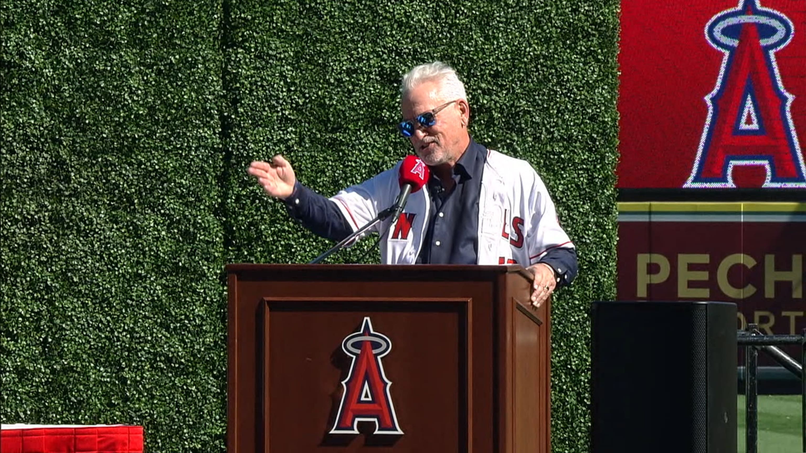 Maddon presentado como piloto de Angelinos