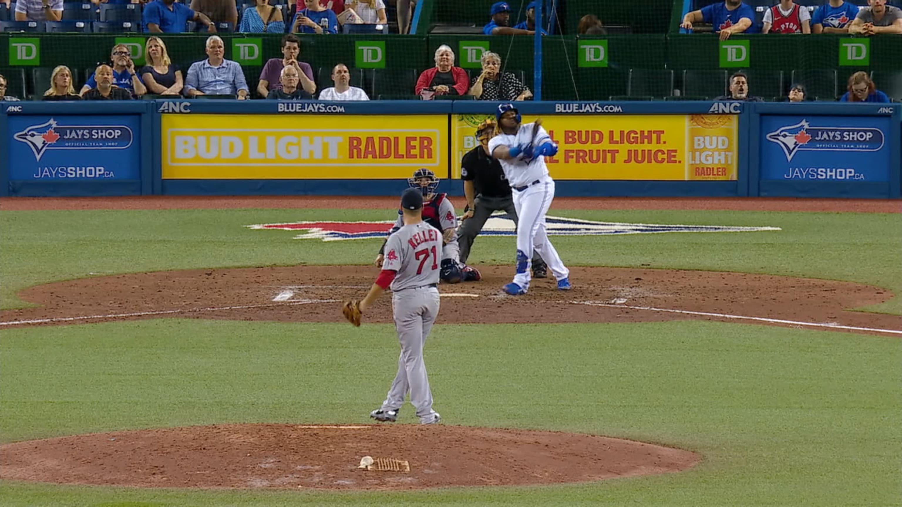 Vlad Jr. empuja dos con doble