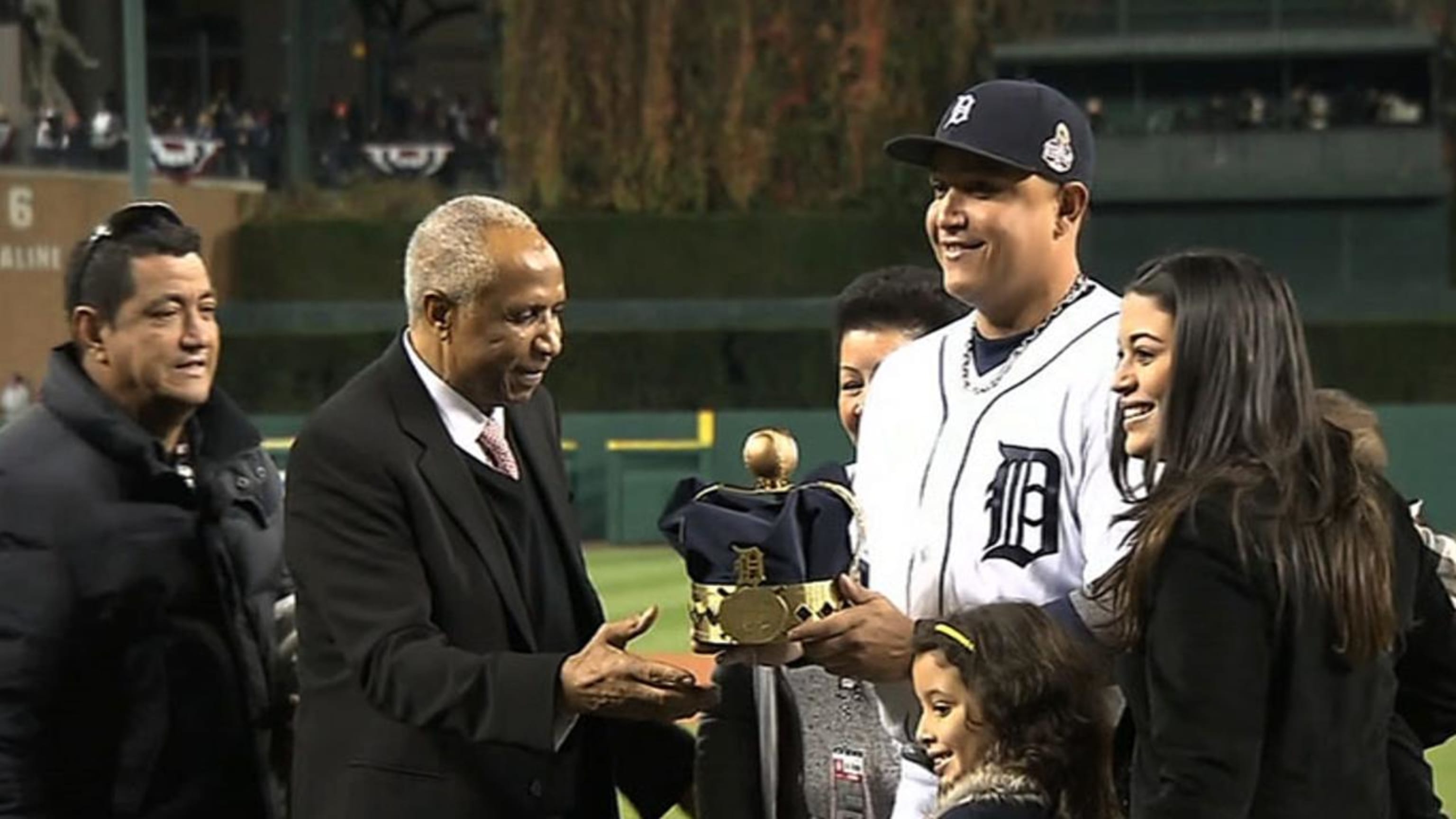 Miguel recibe la Triple Corona