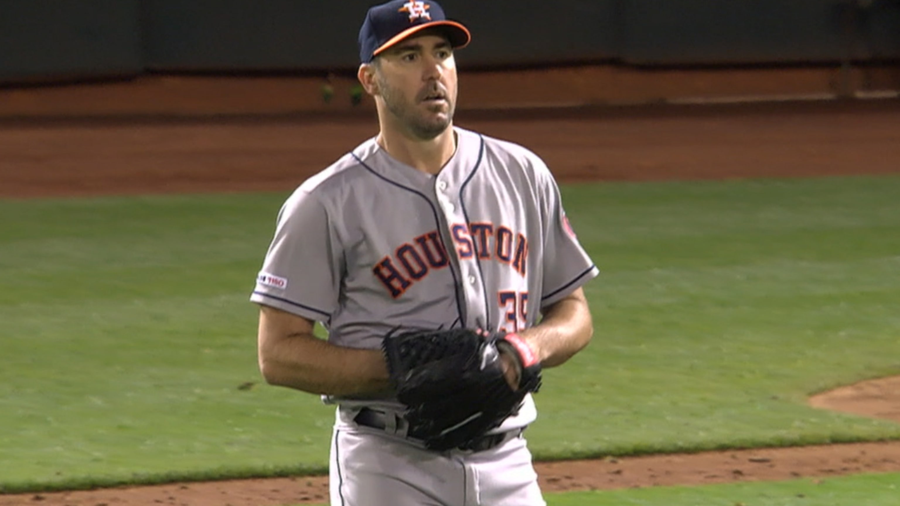 Verlander supera a Cy Young en ponches