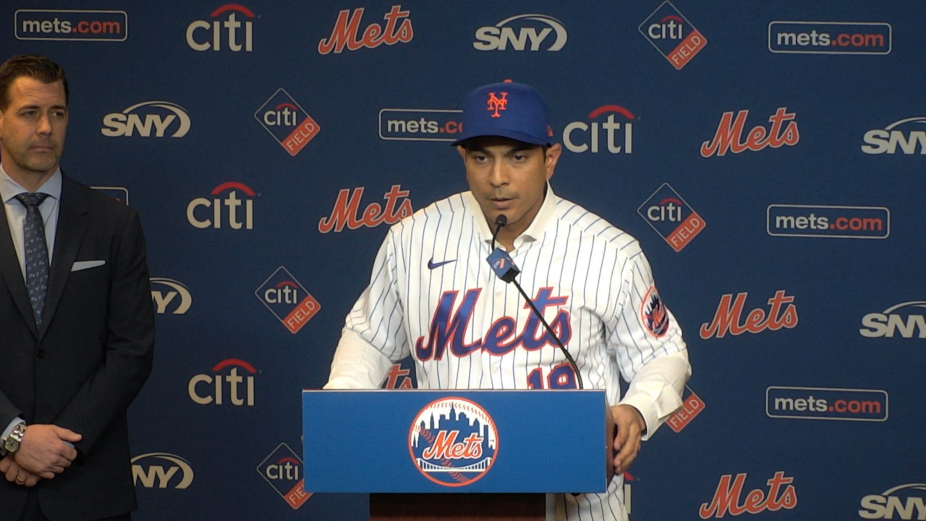 Mets presentan a Luis Rojas