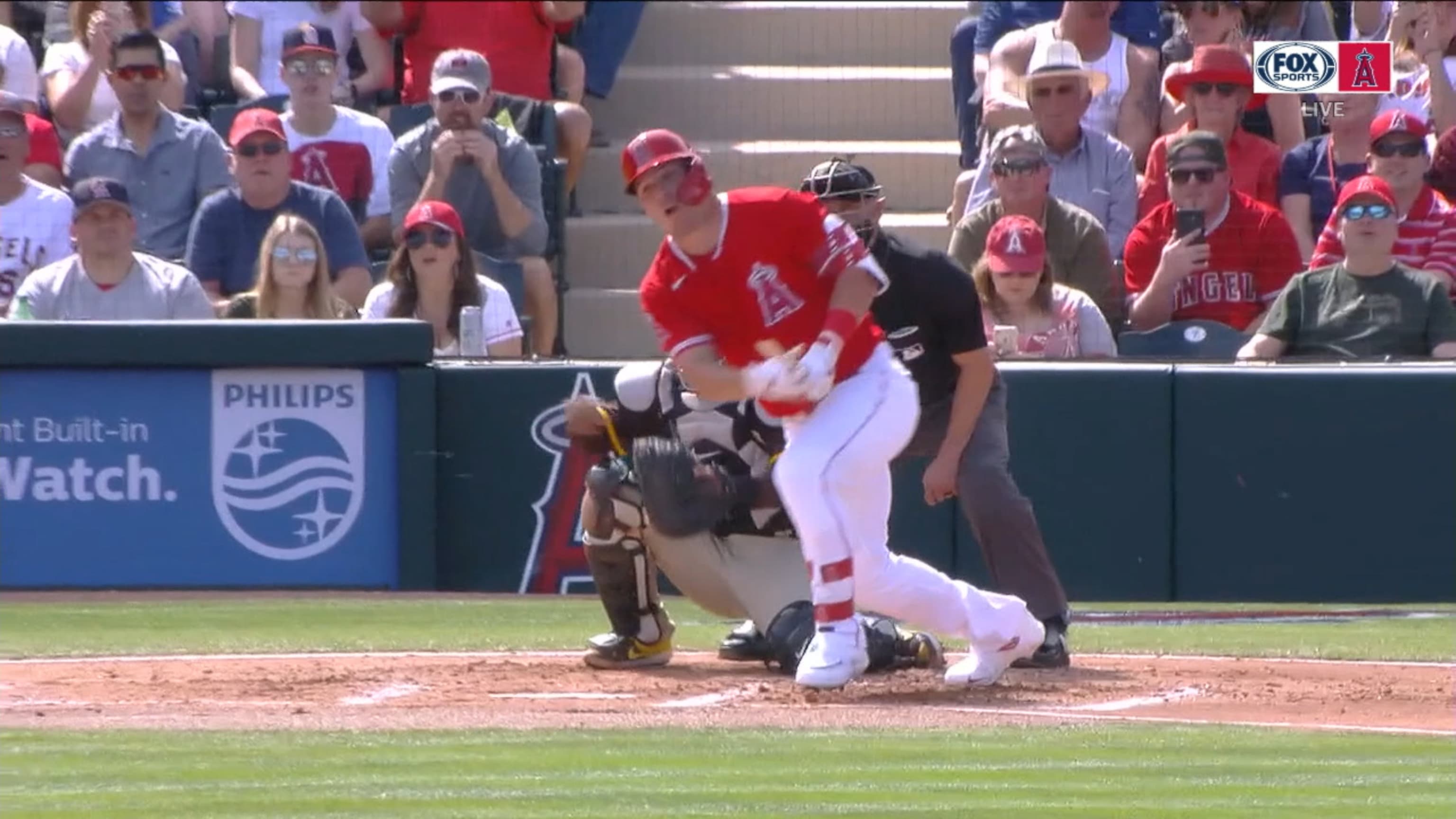 El primer hit de Mike Trout
