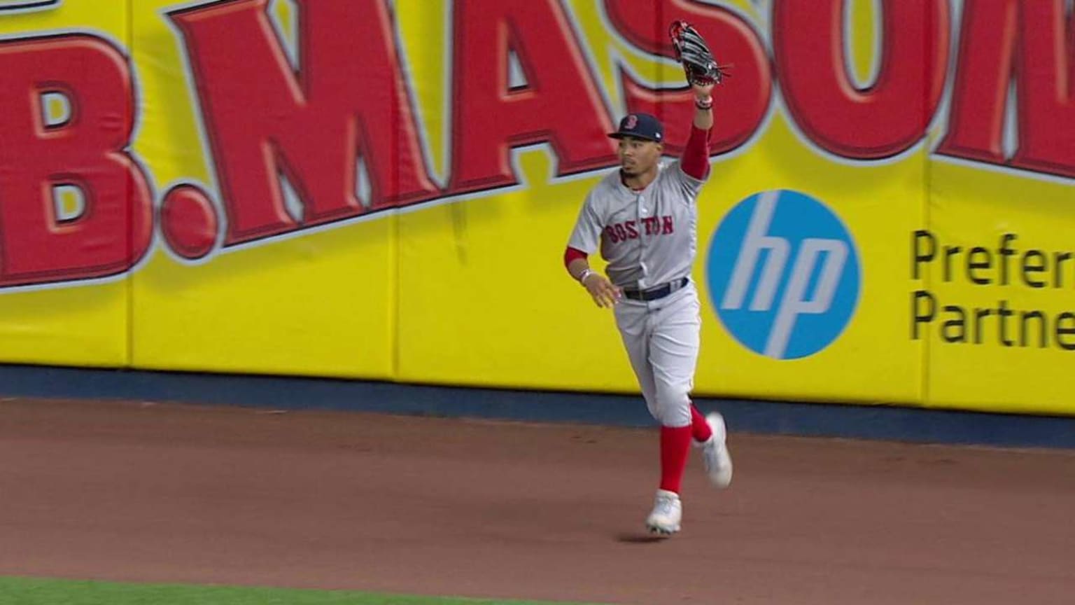 yellow ribbon on phillies uniform