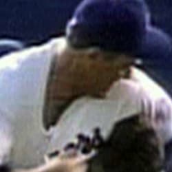 Ventura charges mound after HBP, 08/04/1993