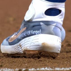 Mets' Alonso buys custom 9/11 cleats for teammates