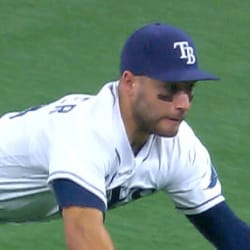 Kevin Kiermaier makes an incredible diving catch against Brewers