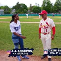 PHI@STL: Ozzie Smith does back flip on Opening Day 