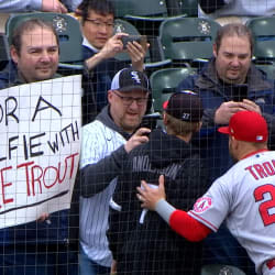 Trout takes pictures with fans, 05/02/2022