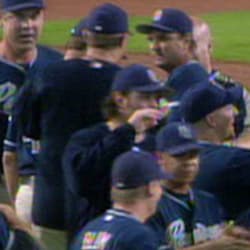 Padres clinch NL West again, 10/01/2006