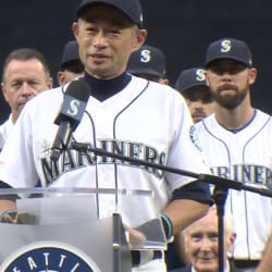 Ichiro thanks Mariners fans in English during pregame ceremony