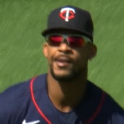 Byron Buxton's sensational grab, 04/21/2021