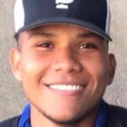 Foto de la cabeza de Michael Arroyo