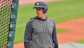 Yankees' Kyle Higashioka hurt; Erik Kratz, Albert Abreu called up