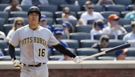 Pirates tab shortstop Erik Gonzalez, third baseman Jung Ho Kang as