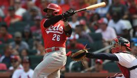 Delino Deshields, Coach, durante entrenamiento de los Rojos de