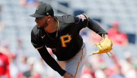 Pirates send Jung Ho Kang to IL, call up Jake Elmore