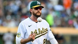 A's Vimael Machin 'honored' to wear No. 21 on Roberto Clemente Day