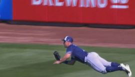 Santiago Casilla Ball to Boog Powell, 05/16/2017