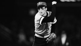 Kent Tekulve #27 of the Pittsburgh Pirates pitches against the New York  Mets during a Major Leag…