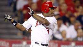 Anaheim, CA. 4th Apr, 2016. Former Los Angeles Angels player Garrett  Anderson #16 throws out the first pitch before the Opening Night Major  League Baseball game between the Chicago Cubs and the