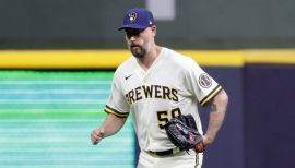 Daniel Vogelbach grounds out, pitcher Hoby Milner to first baseman Rowdy  Tellez., 04/28/2022