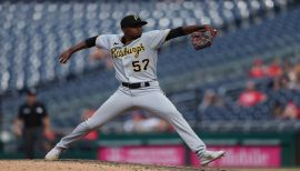 Pirates reliever Yerry De Los Santos collects 1st MLB win in