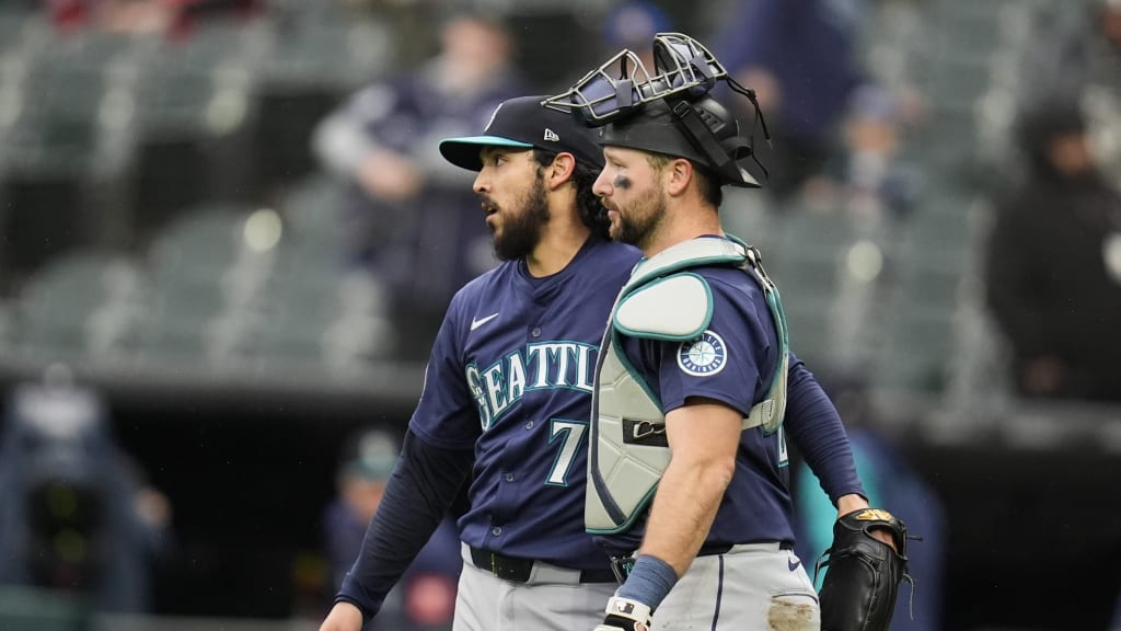 Andrés Muñoz secures 16th save