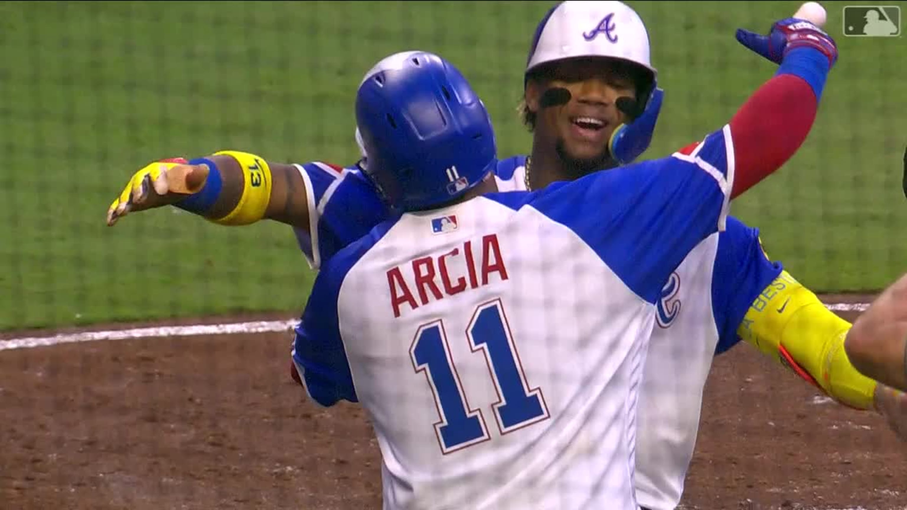 Acuña Jr. remolca dos con HR