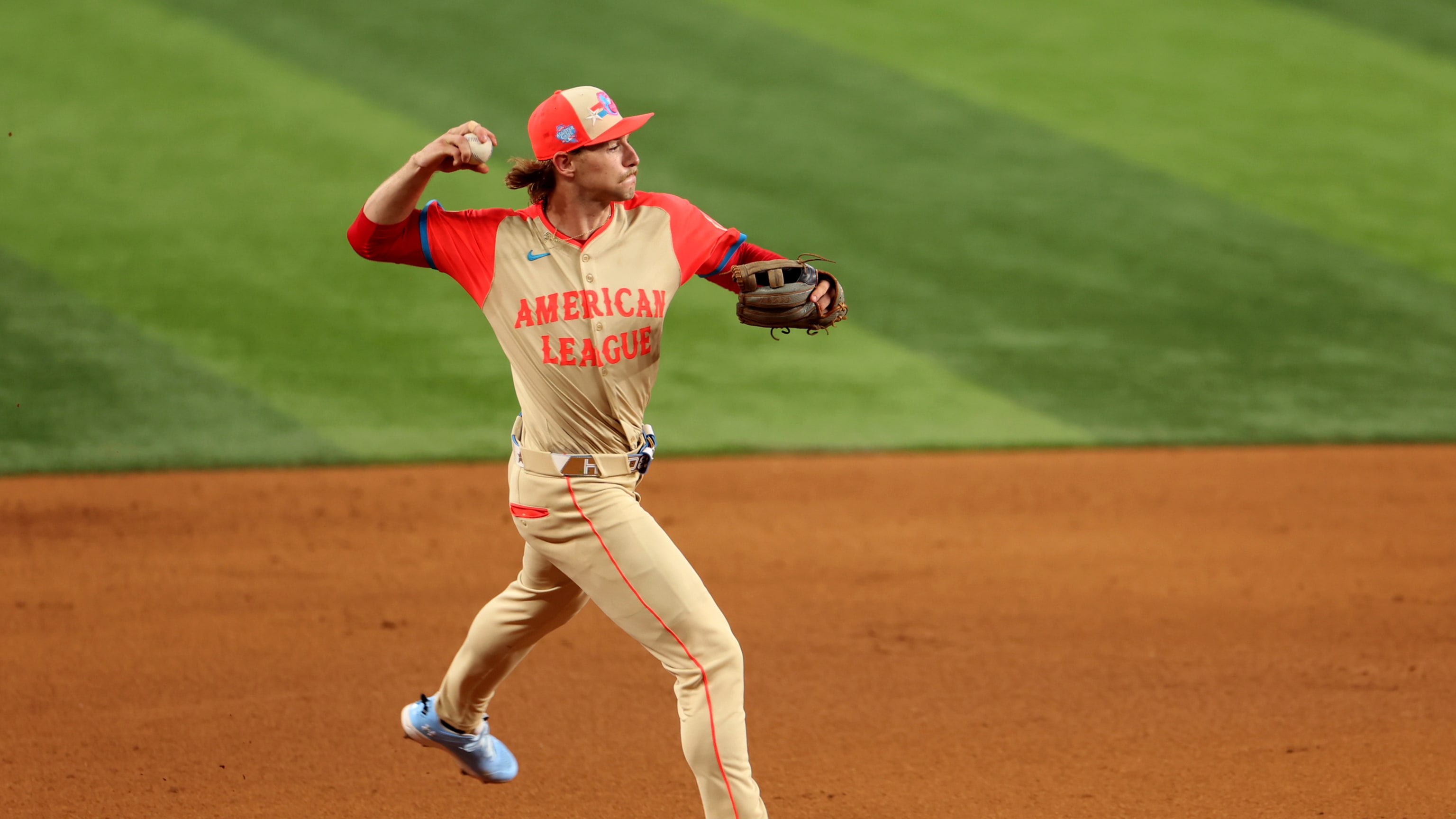 Gunnar Henderson's slick backhanded play