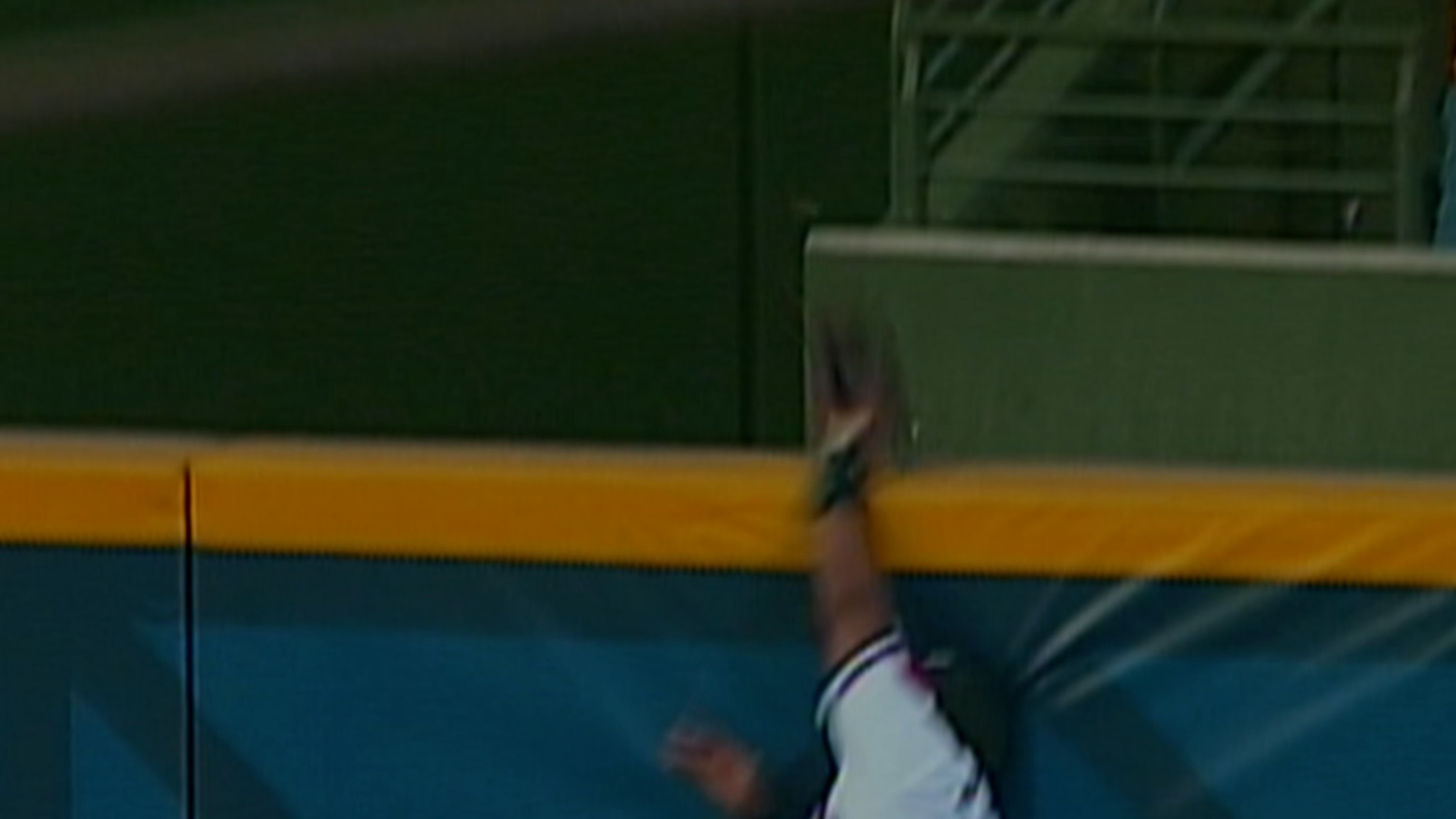 Andruw Jones robs Pujols of homer