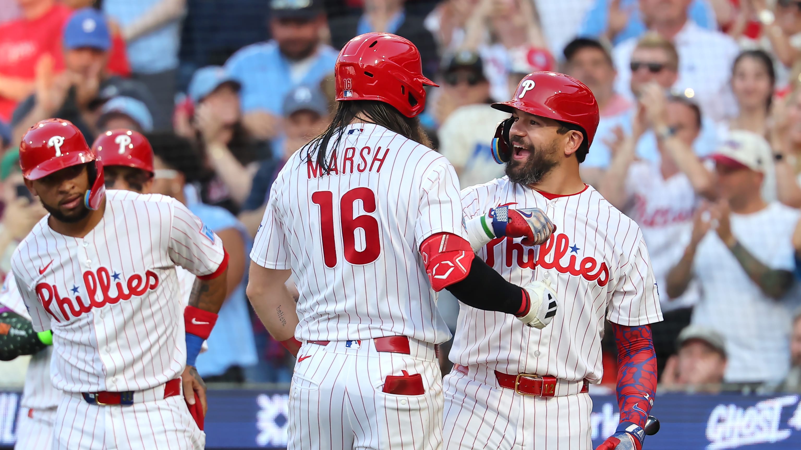カイル・シュワーバーがフィリーズで初の一塁出場、MLBトップの25号を放つ
