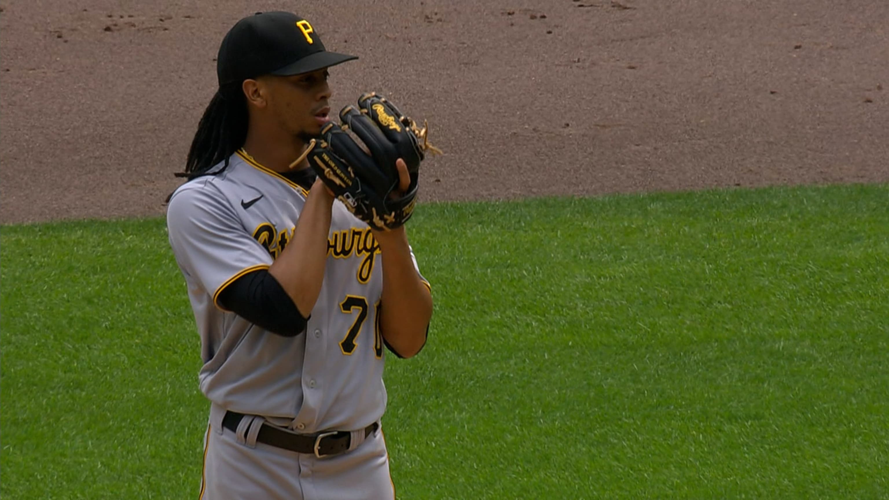 Dallas Keuchel's perfect game bid for Twins ended by Pirates' Bryan Reynolds  in 7th inning