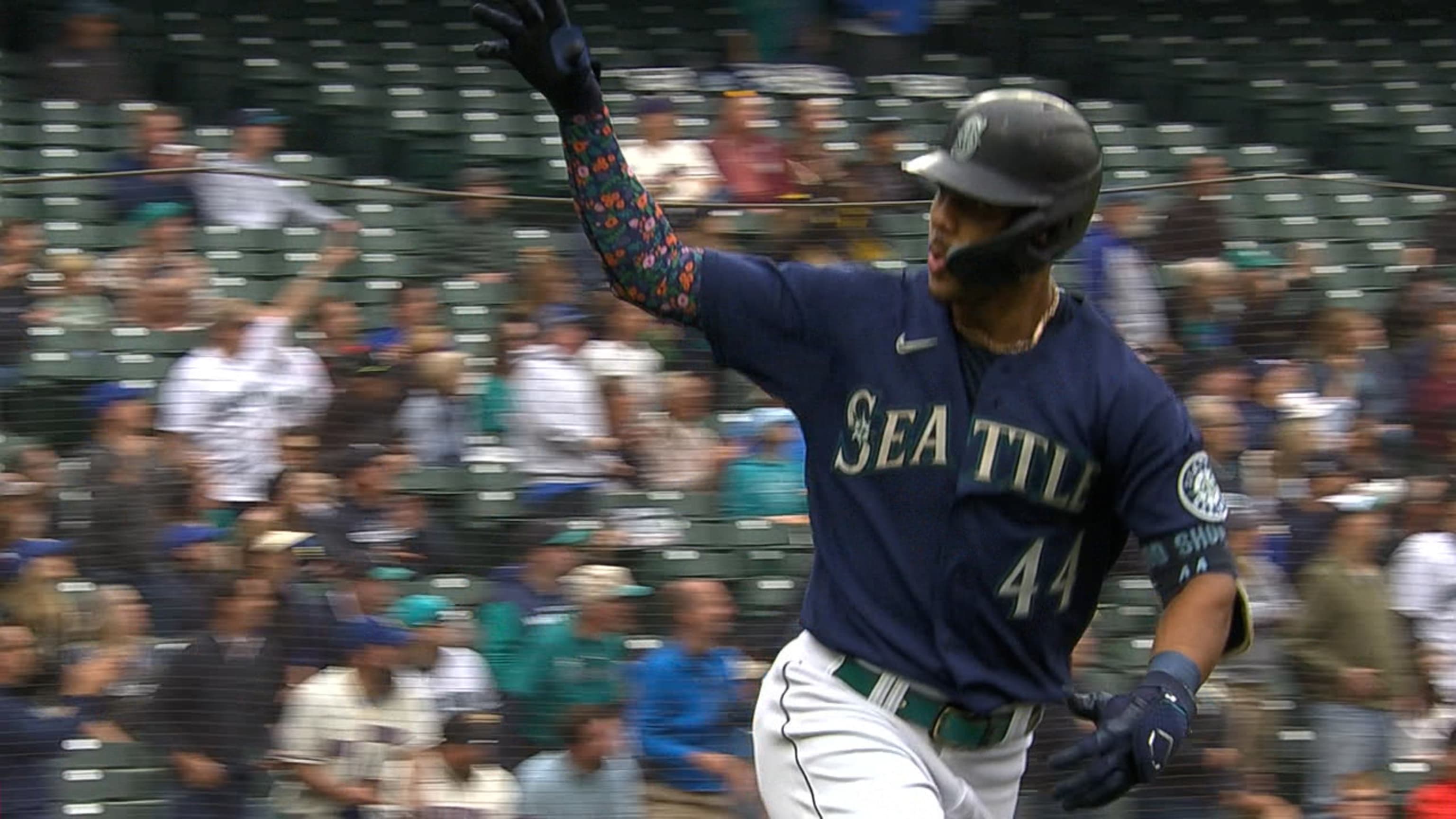 Rodríguez inicia con un HR