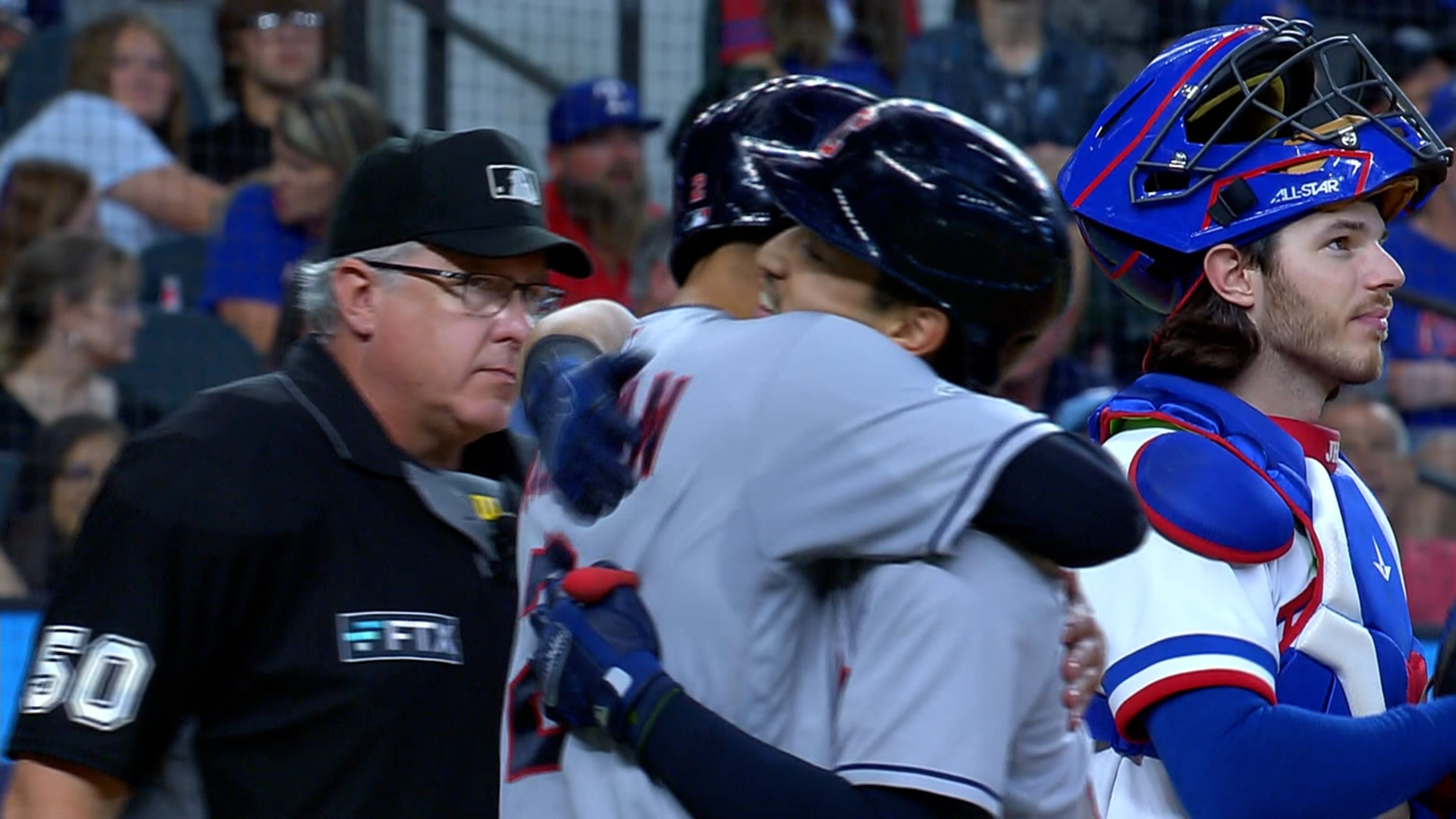 Steven Kwan pega grand slam