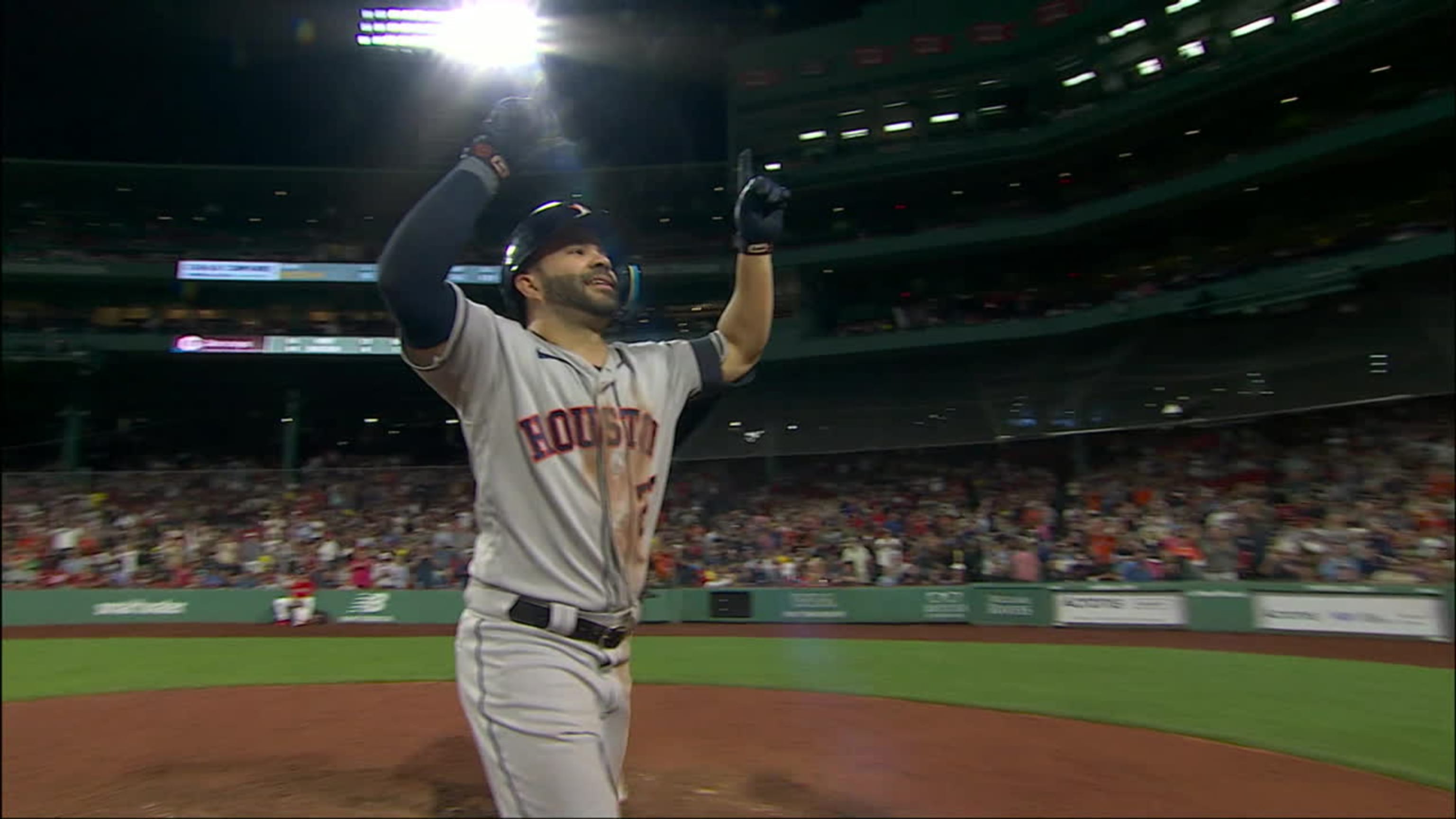 Providence native Jeremy Peña nearly hits for the cycle in Astros win