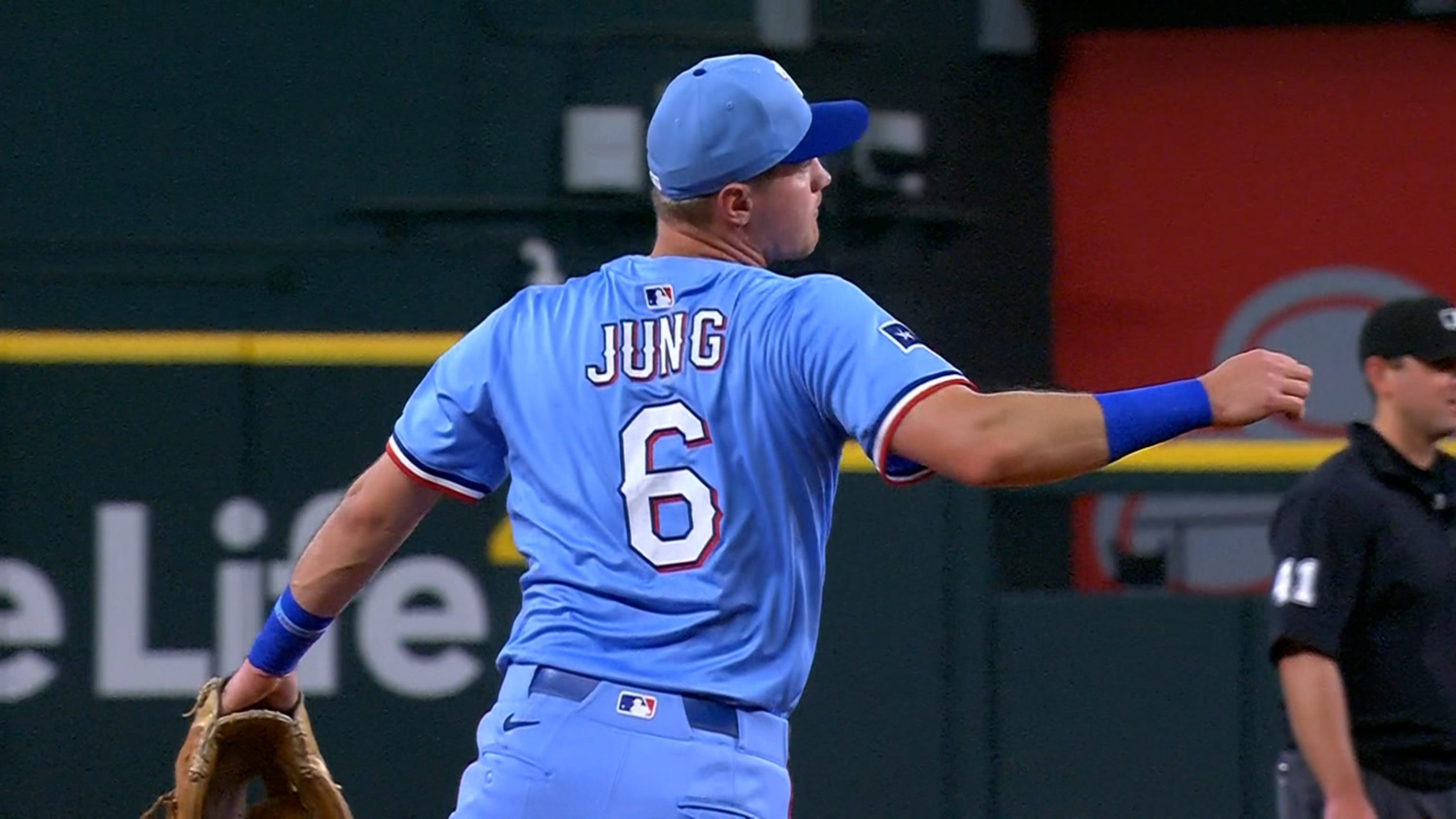 Adolis García makes crazy sliding, juggling catch