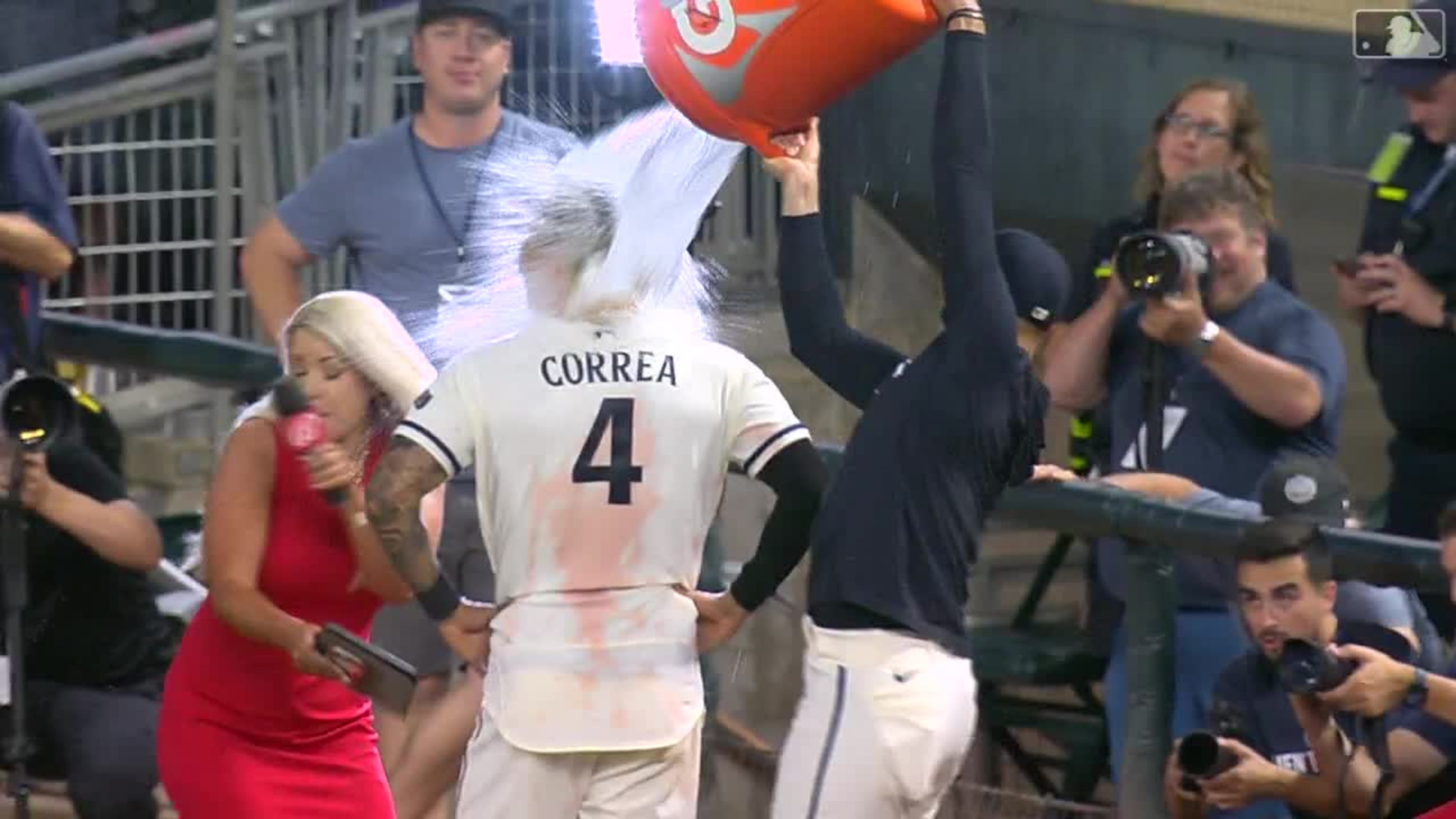 Carlos Correa hits walk-off two-run homer vs. Brewers