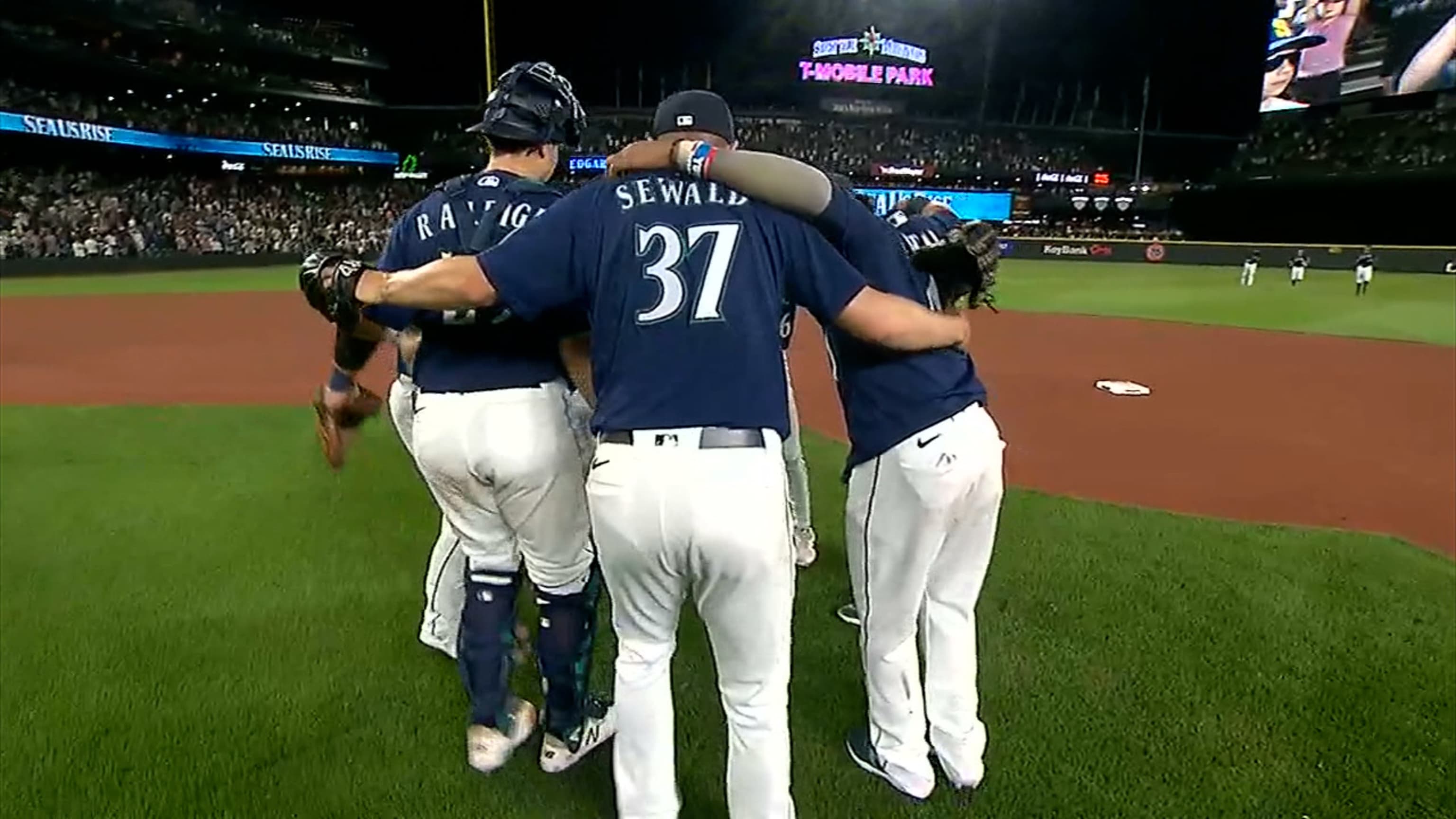 Paul Sewald cierra el juego