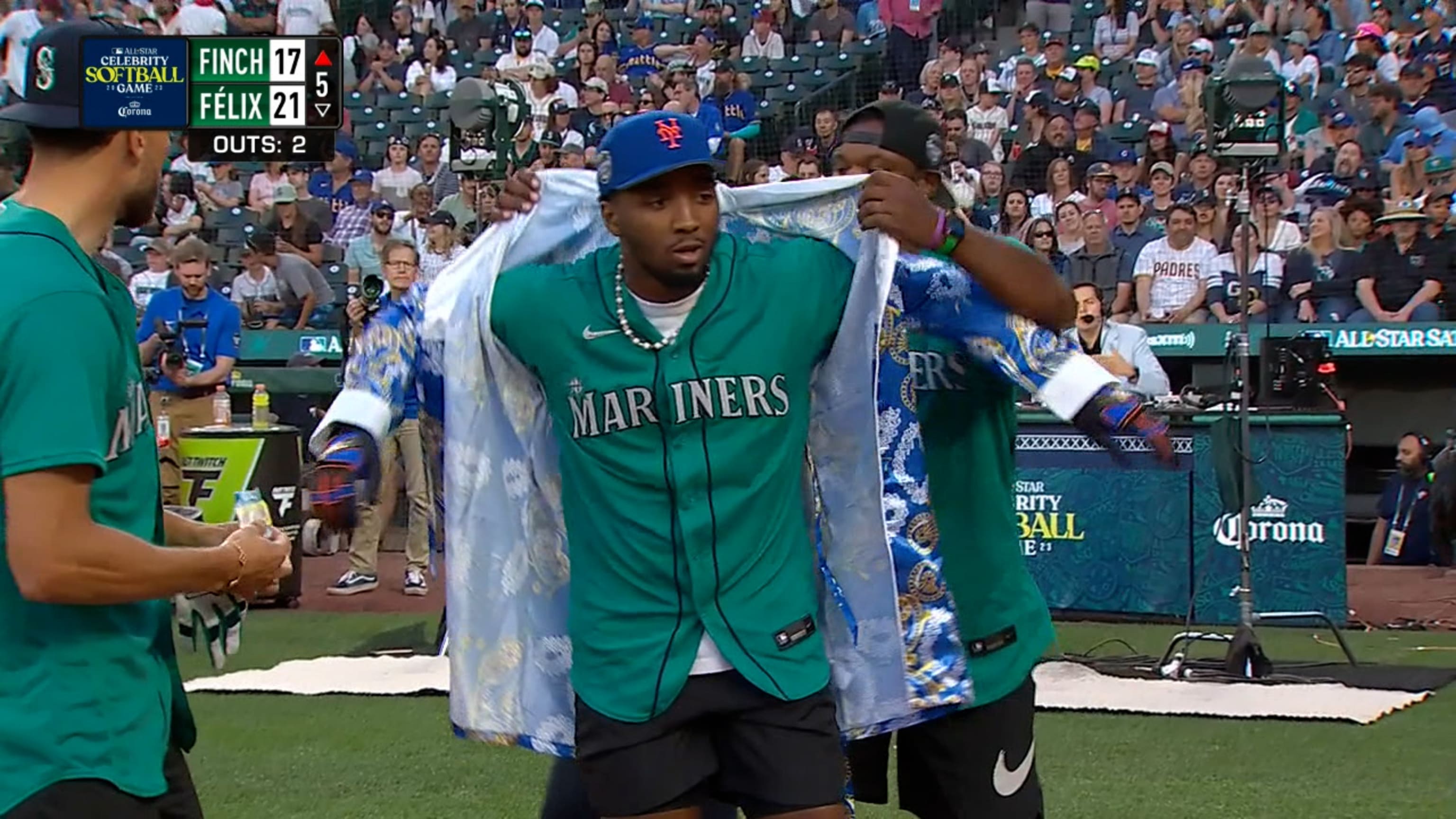 Best moments from the 2023 All-Star Celebrity Softball Game