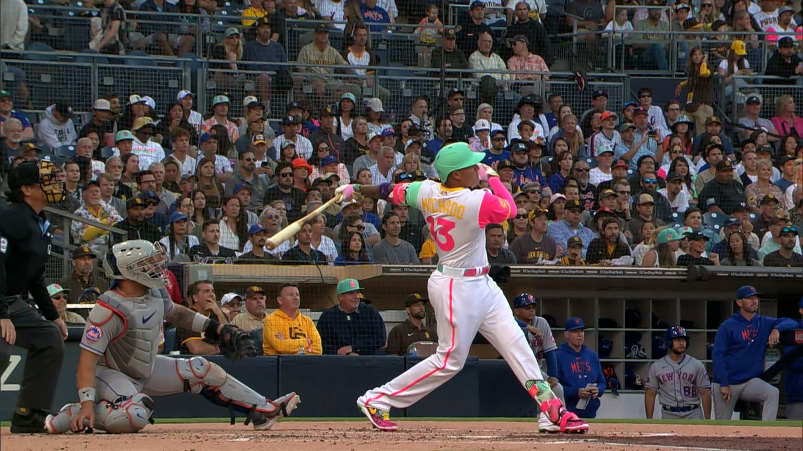 Ha-Seong Kim makes impressive catch in foul territory