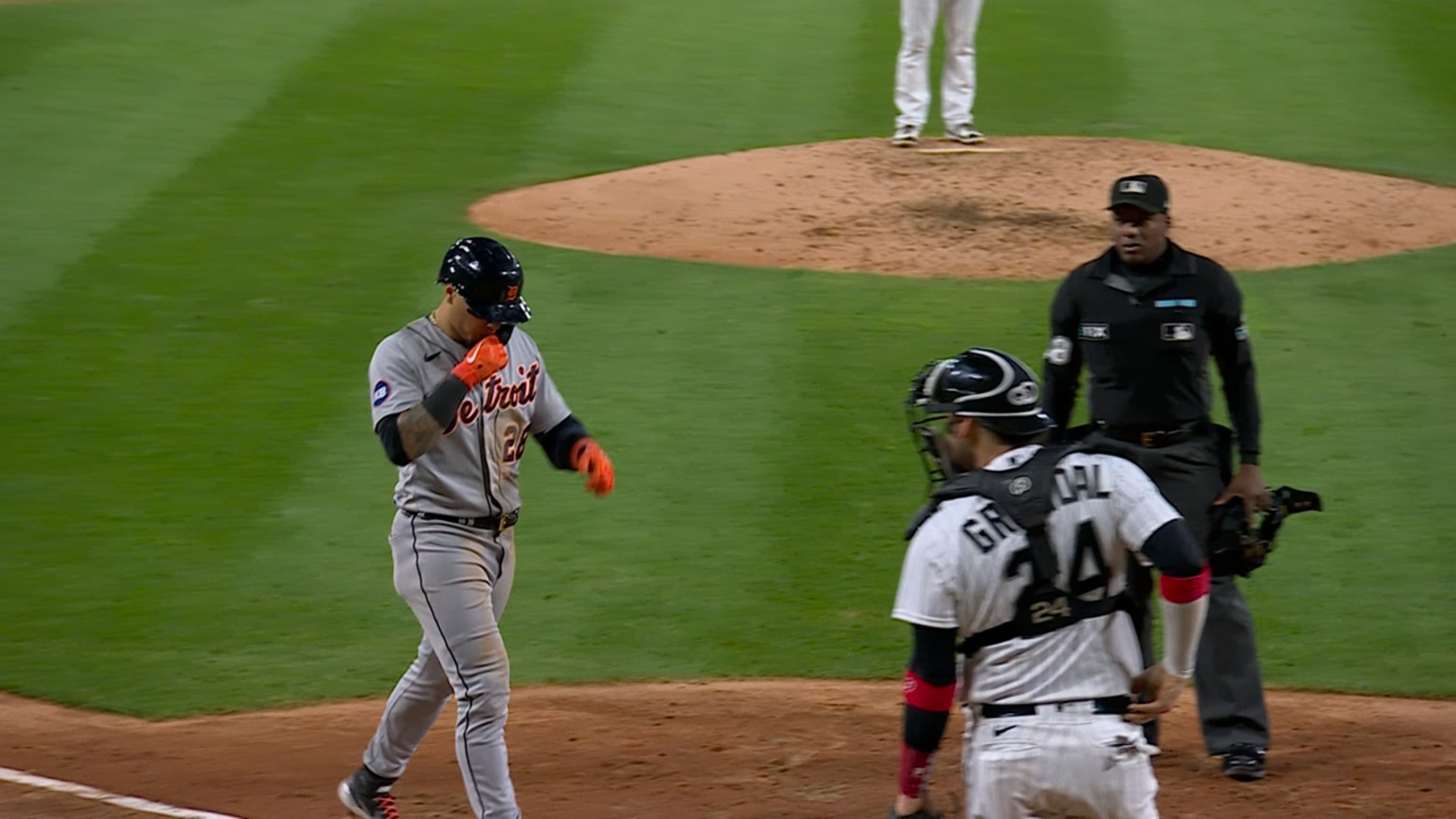 Javier Báez pega HR de 3 rayas
