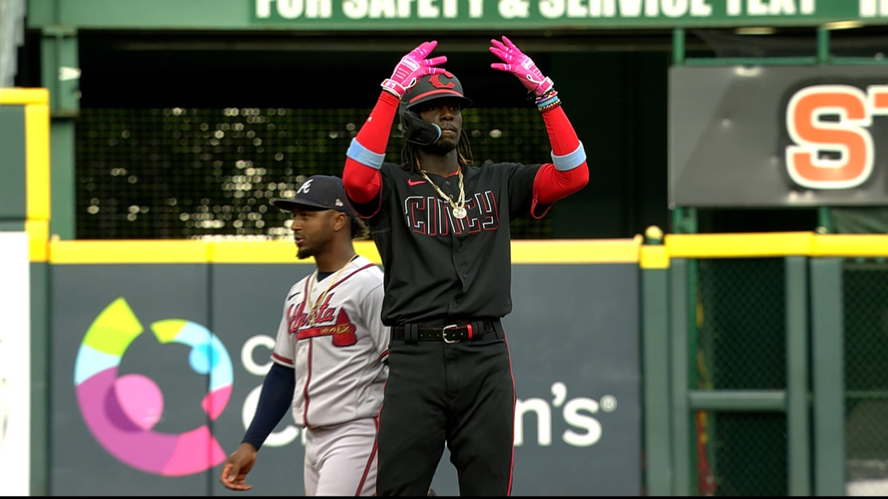 Reds' 12-game winning streak ends as Braves prevail 7-6 in 8-homer